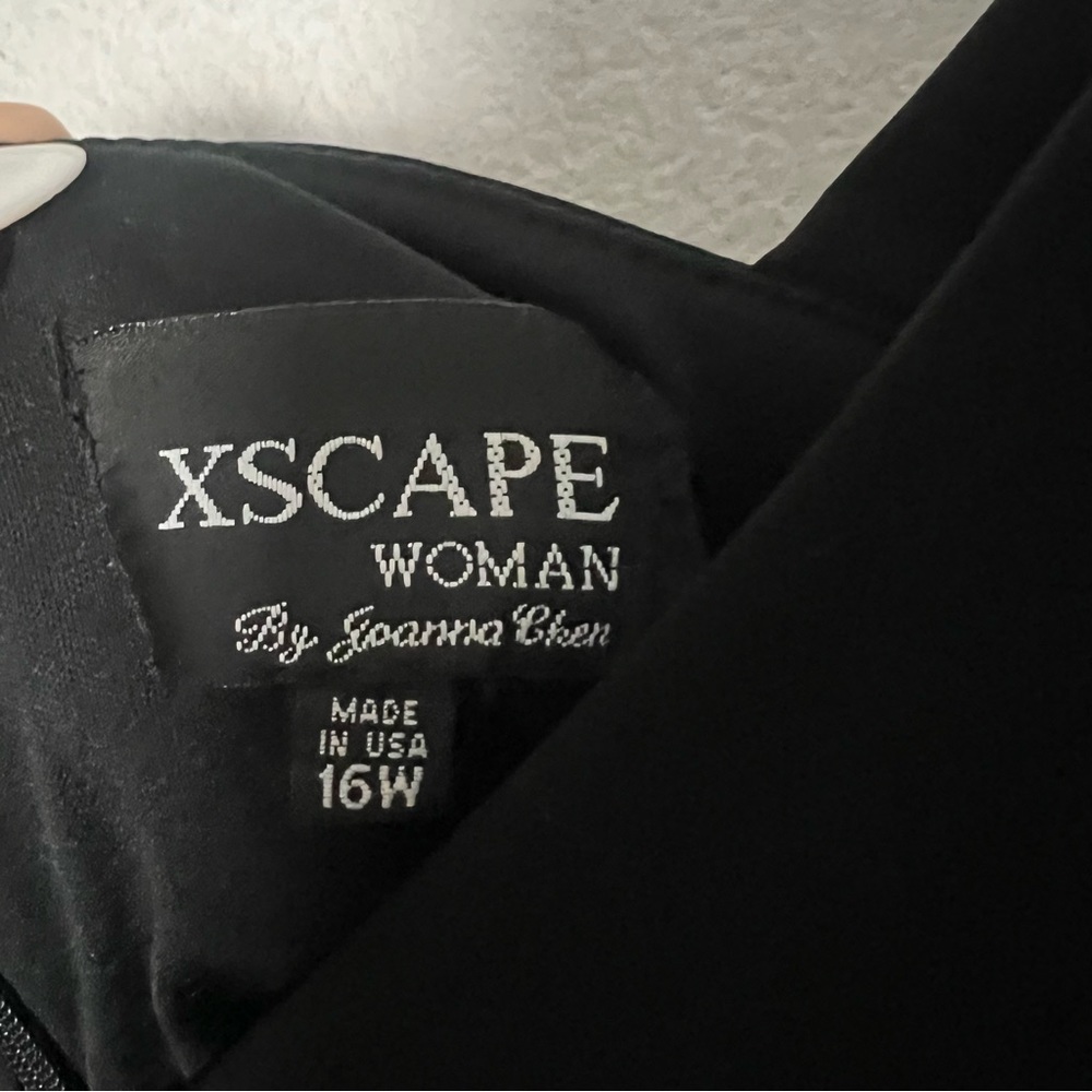 Elegant Black One-Shoulder Dress - Picture 3 of 5